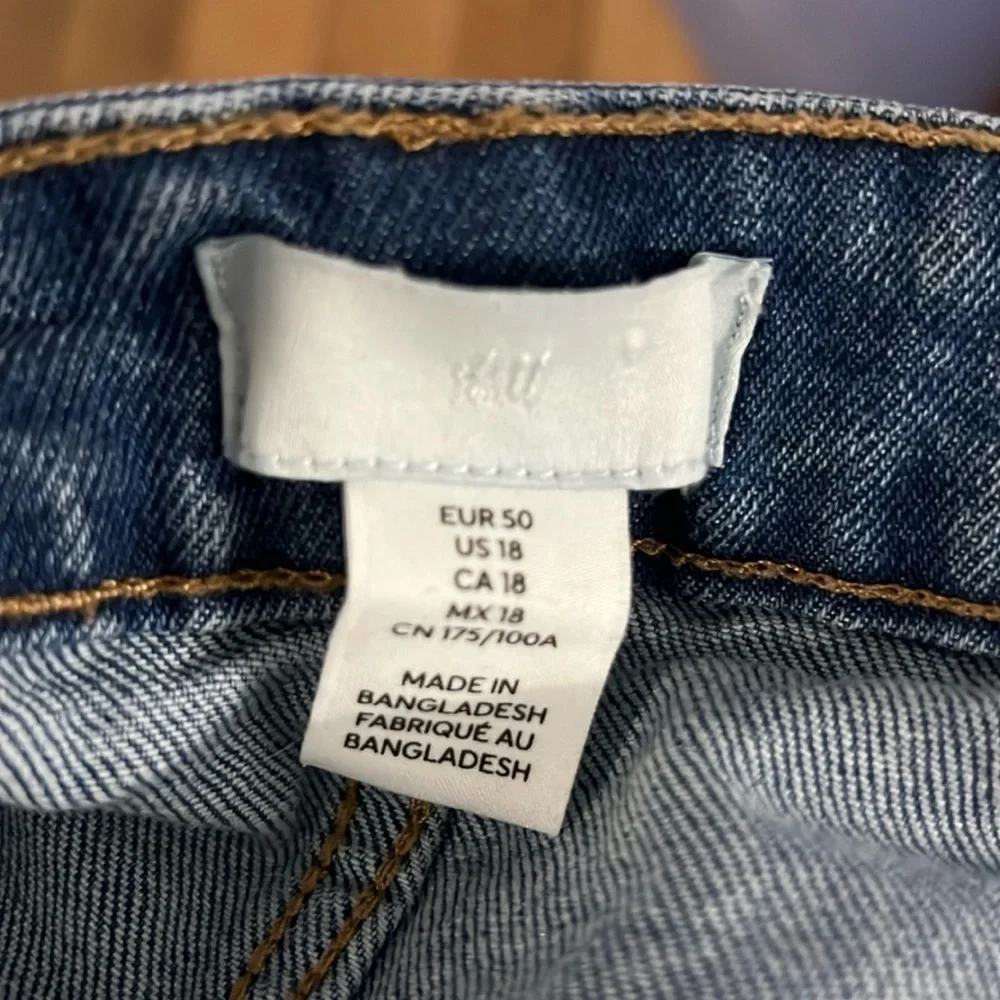 H & M Women’s Capris Denim Jeans size 18